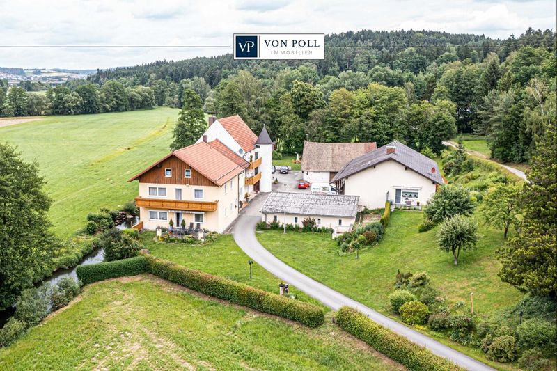 Historische Mühlenanlage mit eigener Stromerzeugung, mehreren Wohngebäuden und attraktivem Ertragspo